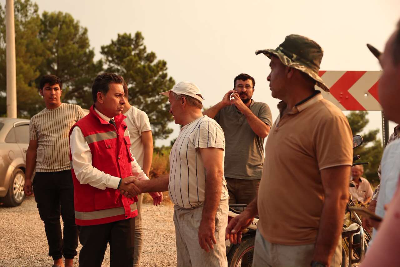 Muğla Büyükşehir Belediyesi, Seydikemer ve Fethiye’deki Yangınlara Tüm Birimleriyle Müdahale Ediyor 4